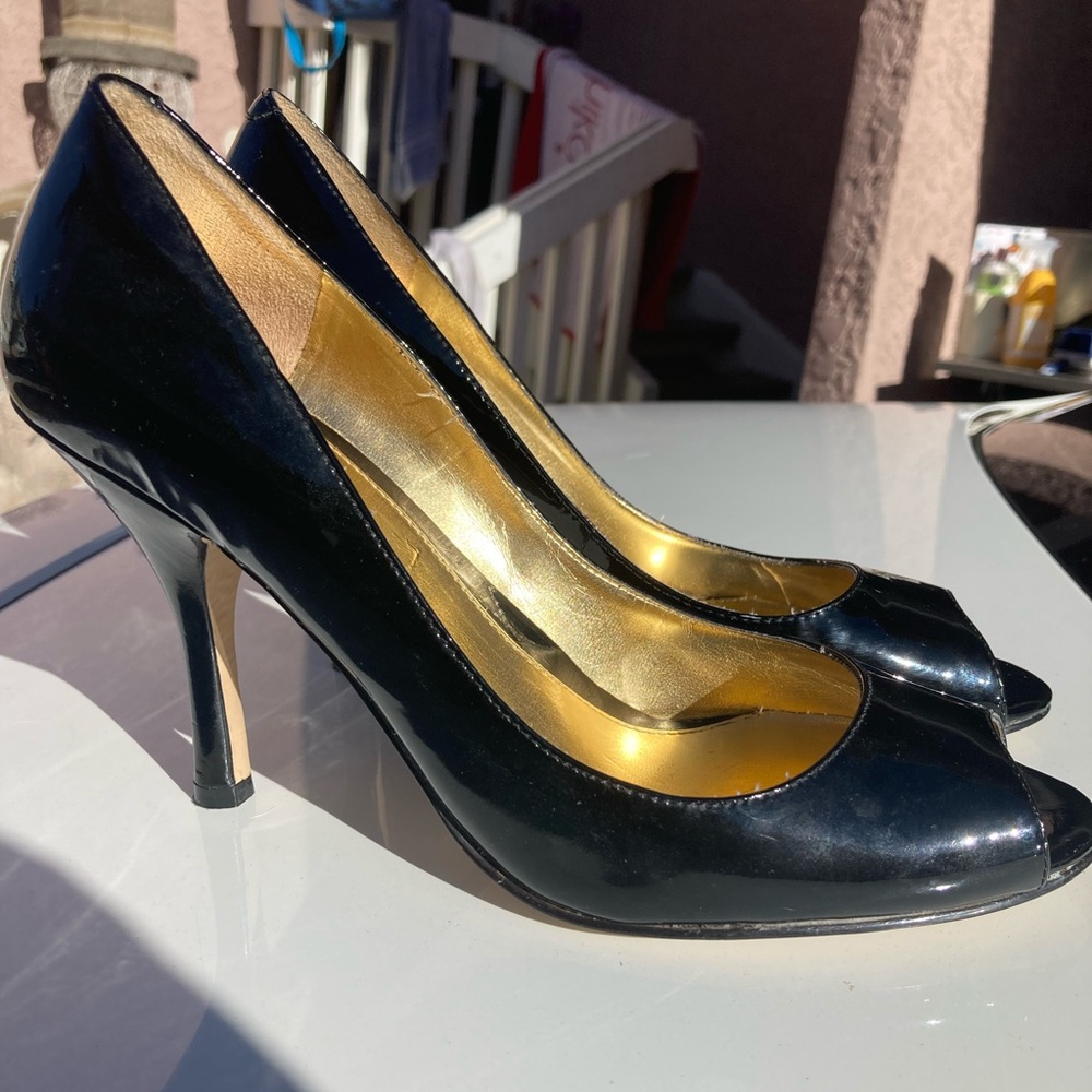 Women’s Black Enzo Angiolini pumps